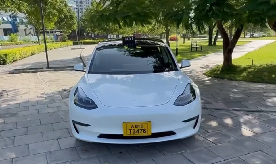 Male' gai furathama faharah taxi kuran Tesla eh beynun kuran fashaifi
