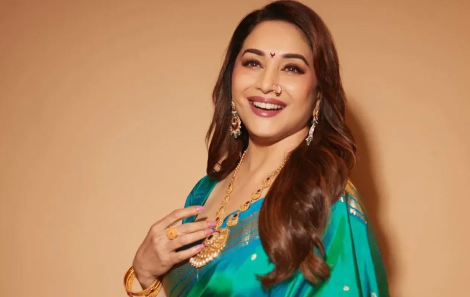 Madhuri mathee thauleemu haasil kuree kon dhaairaa akun kan engeytha?