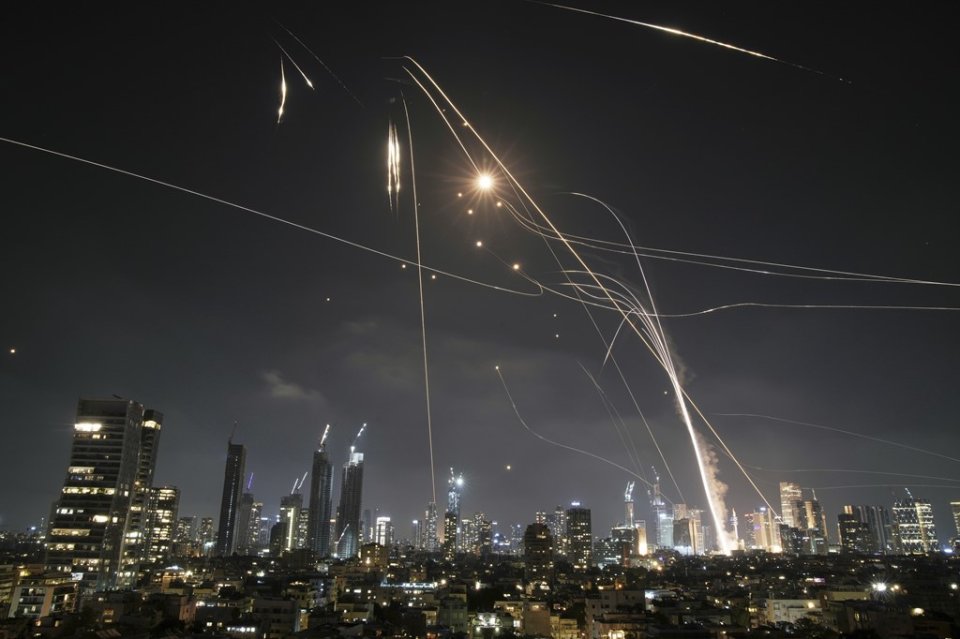 Israel ah varugadha hamalaa thakeh iran in dhee ethah thaneh bimaa hamakollaifi
