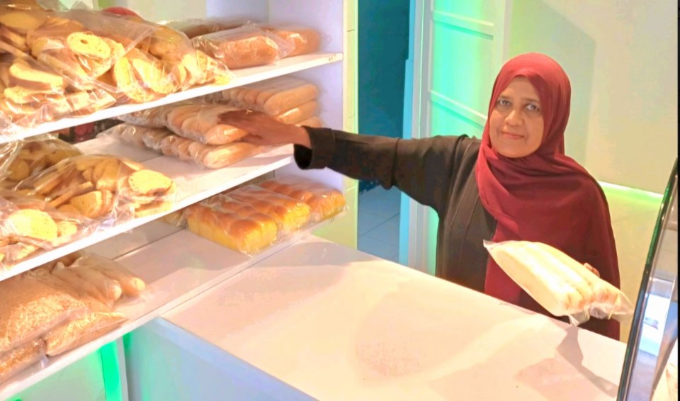 PEOPLE: Eydhafushee  Aisthu ufahdhaa rahathah varah meeru