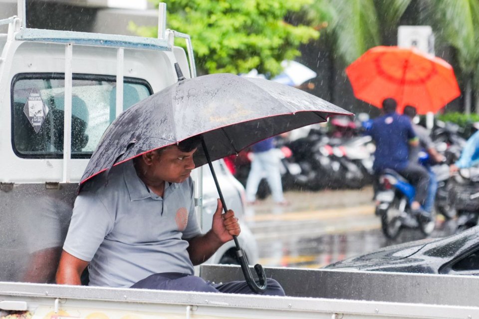 Adhives moosun goas, rajjeyge bodu baeh hudhu samaalu gai!