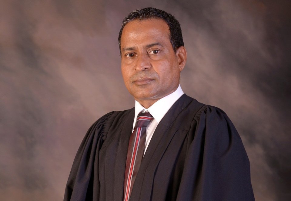 Uhthama fandiyaaru kamah ganee ayyan kuran raees ah lafaa dhenee