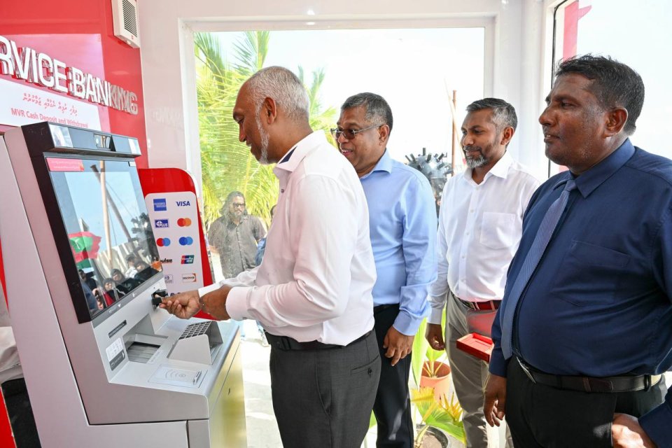 B. Atholhu ge meehun dhiriulhey hurihaa rasheh gai mi hafthaa gai ATM bahattanee