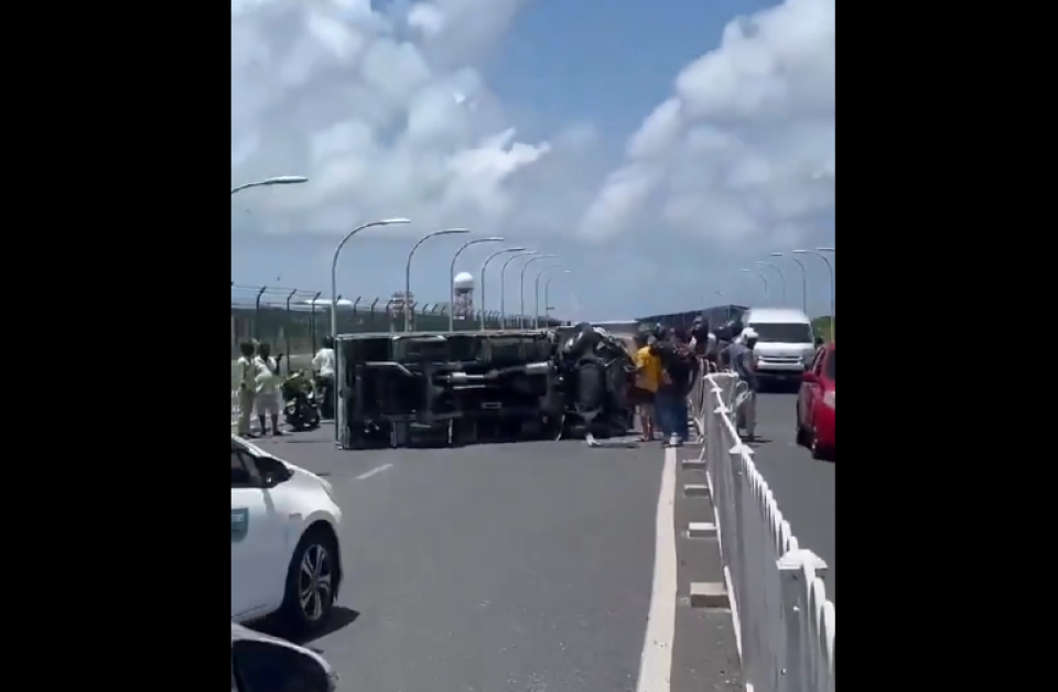Highway gai Pickup eh furolhaalai nurakkaatheri accidenteh higaifi