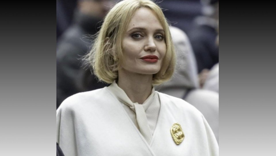 Angelina mifaharu fenunee mulhin thafaathu gothakah!
