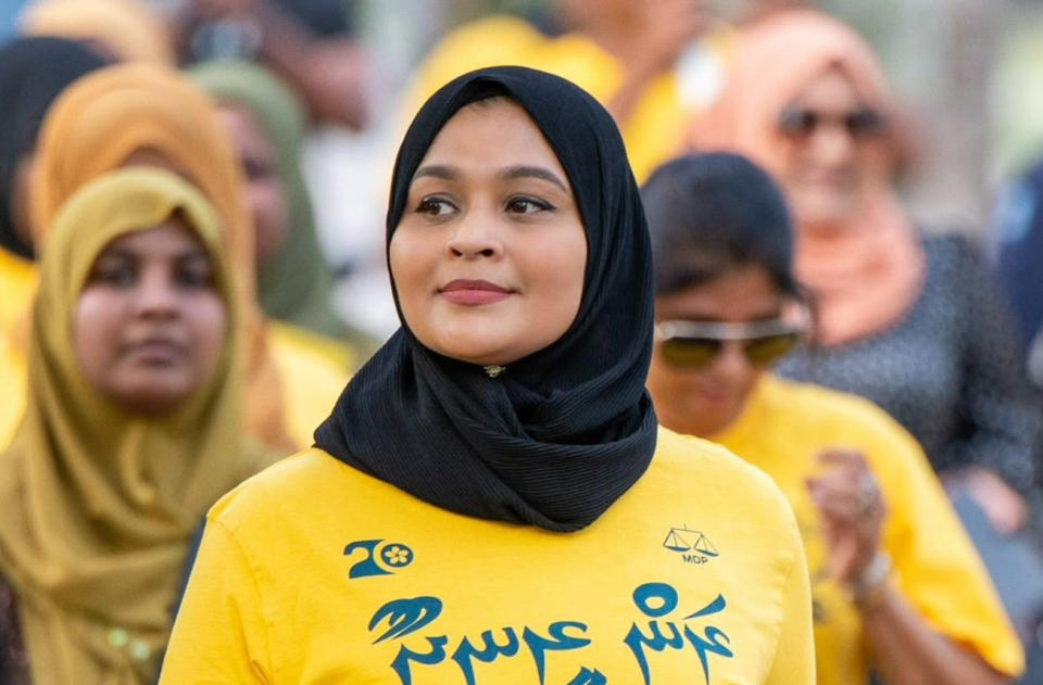 Kandoodhoo miruhun spray thayyaaru koh jahaane kamah bunumun Zaya hayyaru koffi