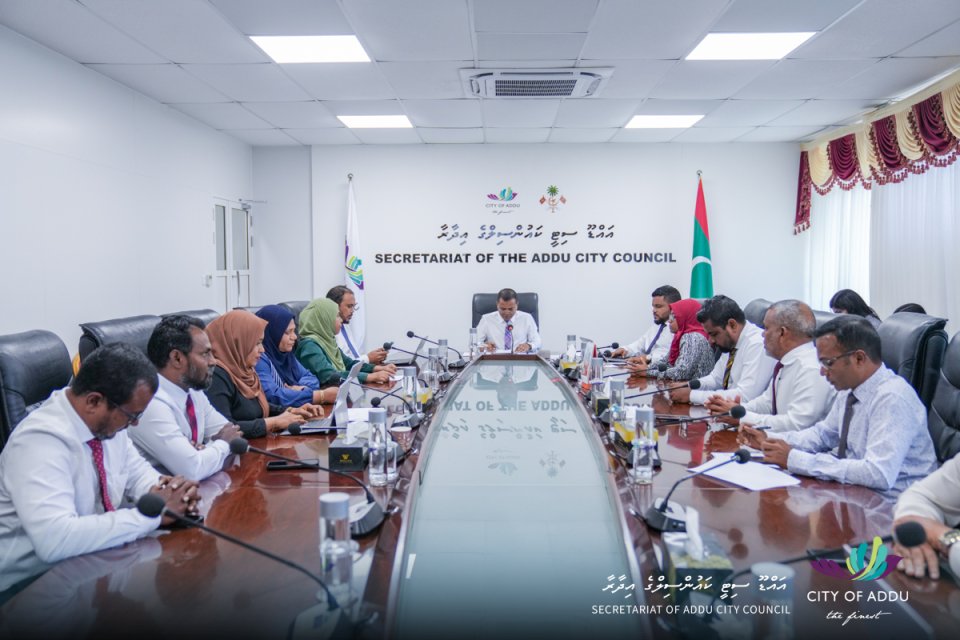 Hulhudhoo aai Meedhoo eh councilakah onnan feneytho oiy suvaalu unikoffi