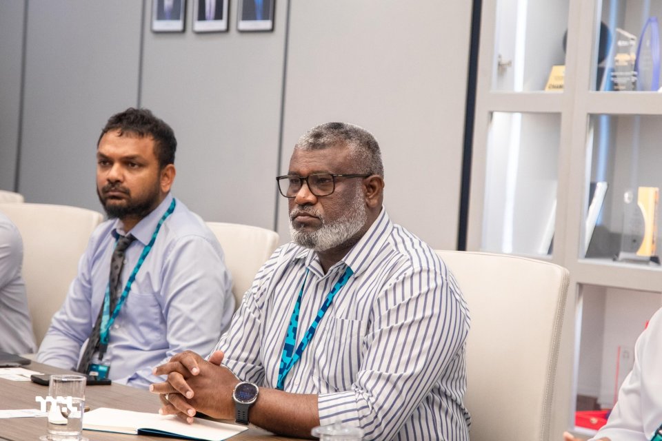 Kolhuvetti ge captain ge athugai ulhandhu dhuvvumuge license eh neiy: MPL