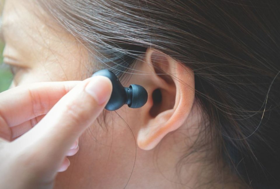 Headset thakun ivumuge hissah gina gehlun thakeh!