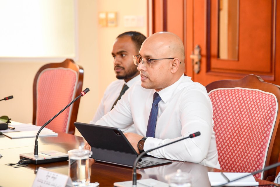 Musaarathah kuda kamun muvazzafun harunulaathee masahkaithakah buroo araa: MIRA