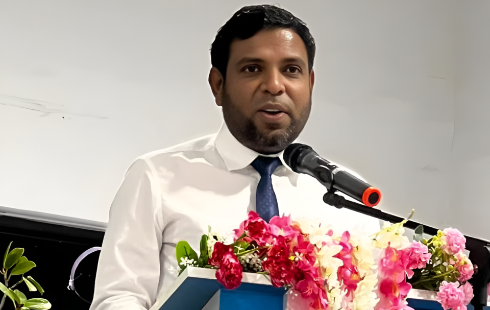 Aailaa bayaku Raees Yameen aa bahdhalu kurumun deputy minister Shujau suspend koffi