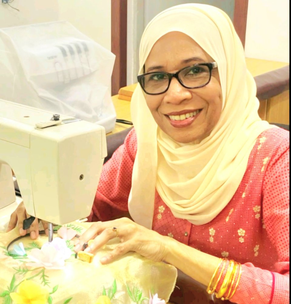 PEOPLE: Aailaage loabi Aisthu badhalu kollee javaahirakah!   