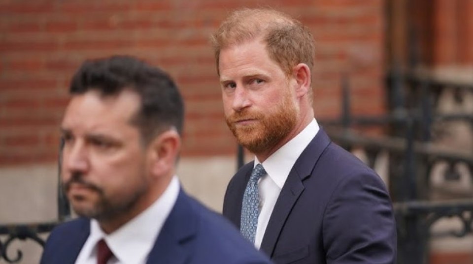 In'gireysi noohakaa dhekolhah Prince Harry aai ithuru tharin thakeh court ah!