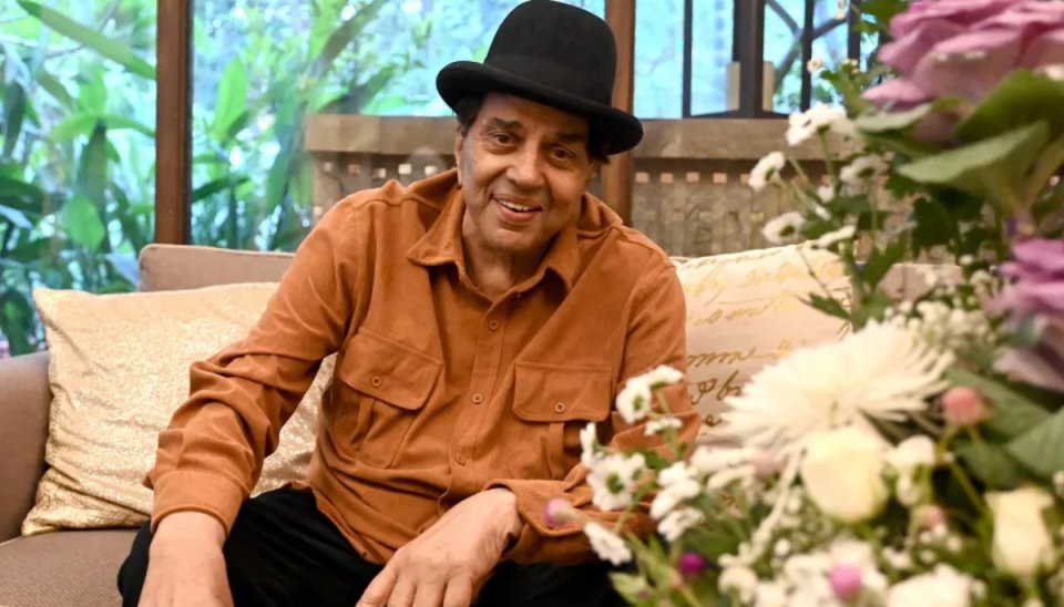 Dharmendra ge handhaanah India ge gaumee inaamu dheefi