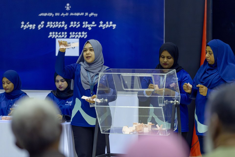 Giraavarufalhun goathi libunu meehunge aa plot kandaelhumuge guruathu kuriah dhanee