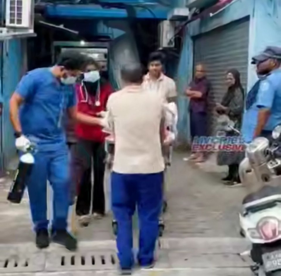 Male Hiya 1 ge 5 vana floor in meehaku vettigen faruvaadhenee