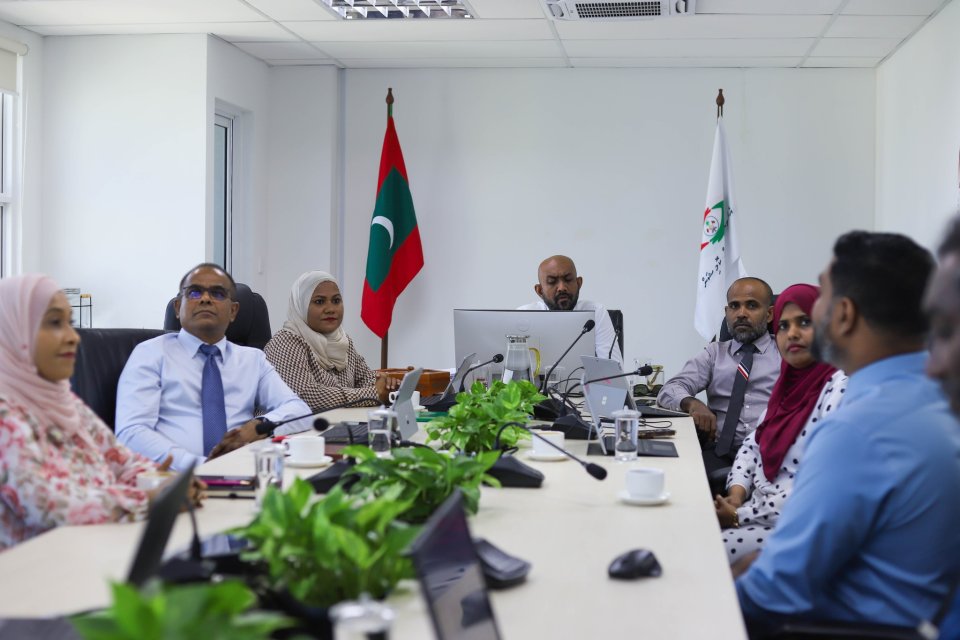 School ehge muvazzafunthakeh hingi 1.5 million Rufiya ge hiyaanaathuge massala balanee