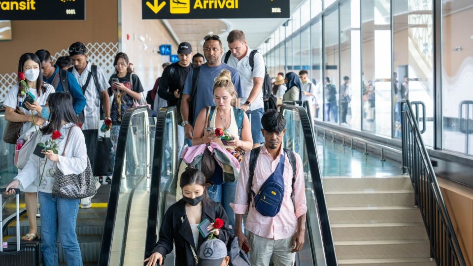 Flght thah cancel ve 5,000 ahvure gina meehunnah nufuri airport gai thaashivefai