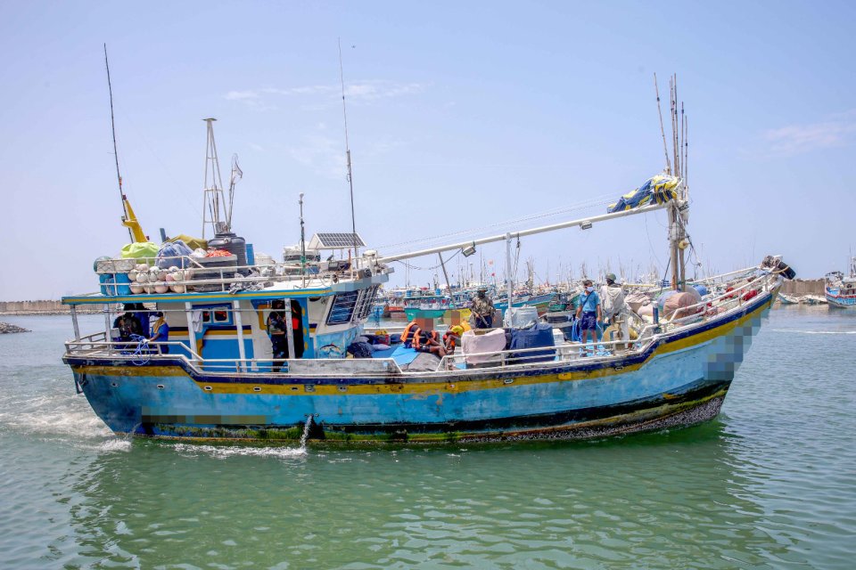 Lanka ge kanduge sifain 654 kilo ge drug aai gina adhadhehge hathiyaaru athulaigenfi