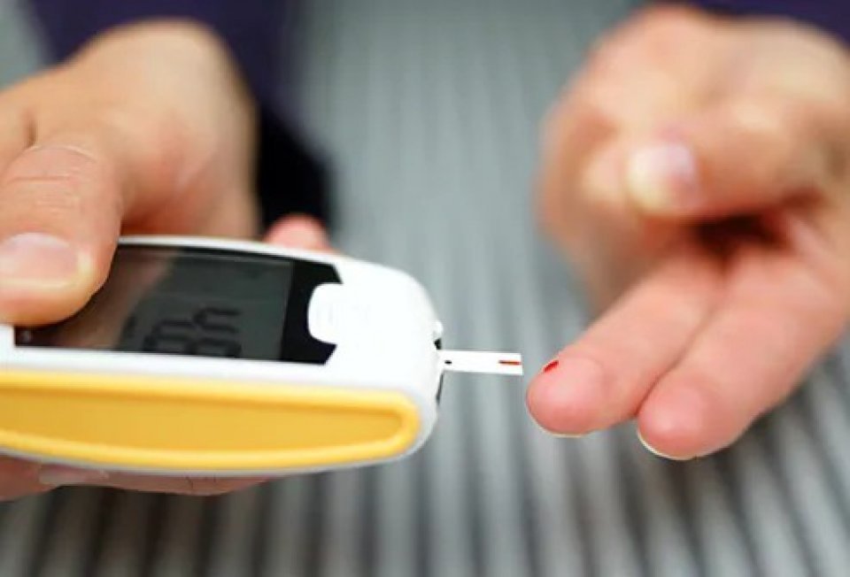 Hakuru bali control kuran  geygai kurevidhaane dhe thin kameh!