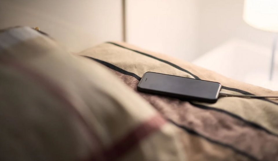 Nidhan oshoanamun phone charge ah jehumakee goaheh!