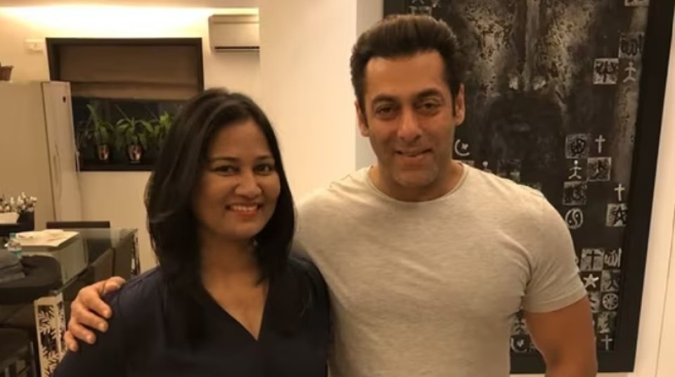 Hithuge surgery ge kurin Salman aa eku 2 gadi iruge phone eh kuri kamah bunefi