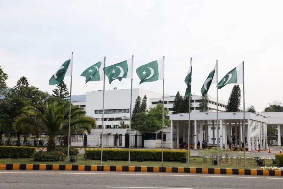 Araqchi Pakistan ah vadaigenfi, America ge mandhoobunnaa bahdhalu nukuravvaane!