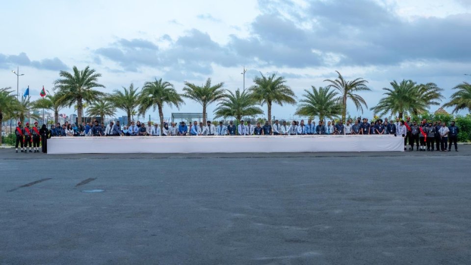 VIA ge aharee dhuvas faahaga kuran 100 ft ge cake eh falhaifi