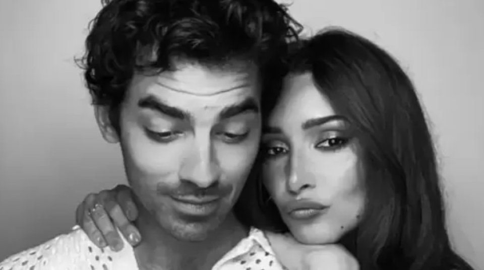 Sophie aa vakivi thaa dhe aharu fahun Joe aa loabiveriyeh hoadhaifi