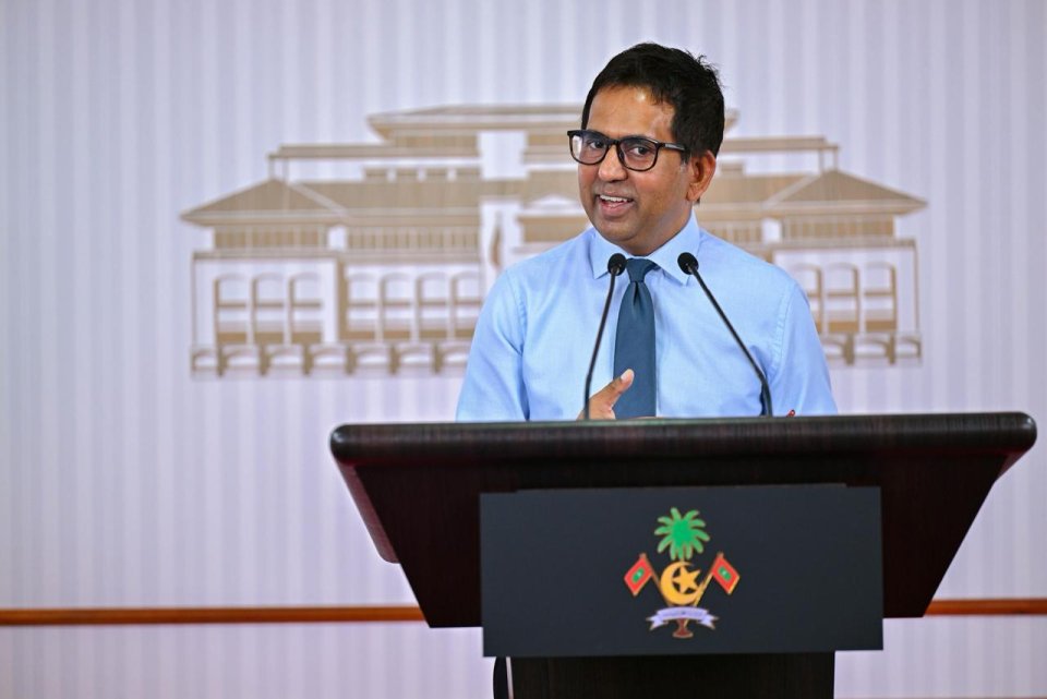 Bank in viyafaari thakah vikki dollar ithuru, Viyafaari thah dhanee rangalhuvamun: Saeed