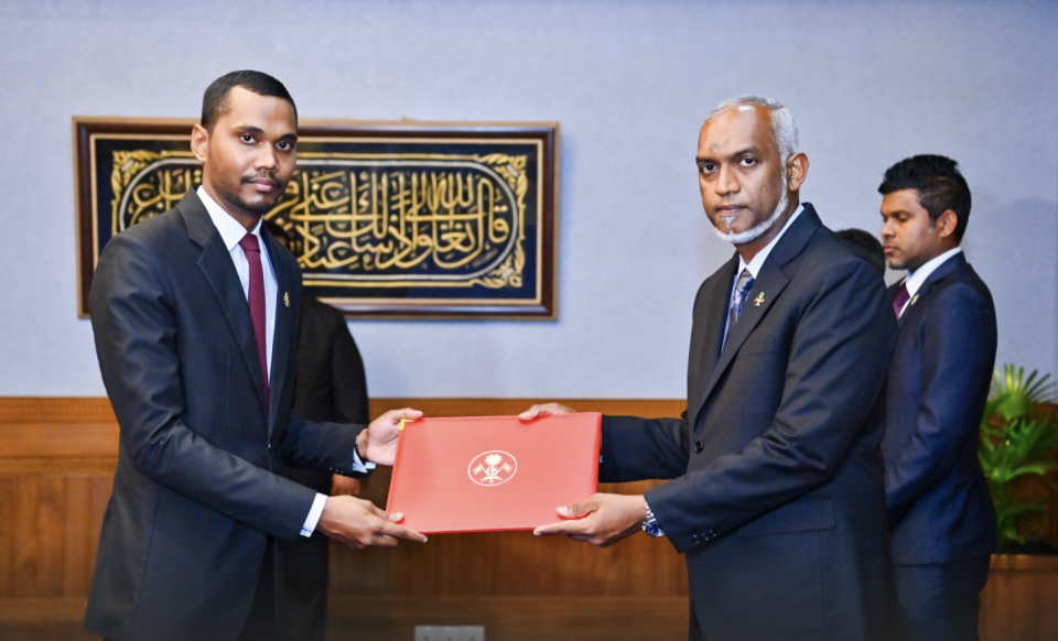 Vazeefaa aa behey tribunal ge Raees isthiufaadhevvaifi 