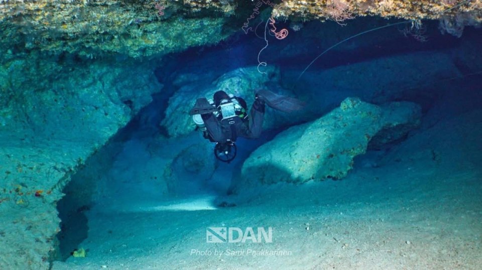Hohalhaiga maruvi Diver in beynunkuree ekasheegenva aalaiythakeh noon: Dan Europe Diver