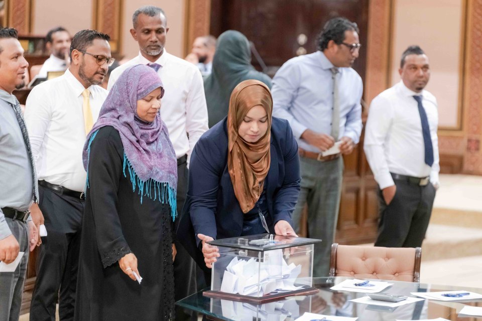 Majlis naib raees hovi vote gai PNC ge baeh membarunge vote MDP ah!