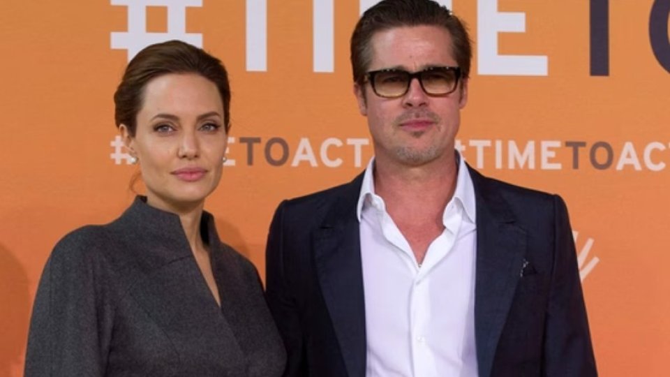 Angelina aa dhekolhah court gai Brad ah bodu molheh! 