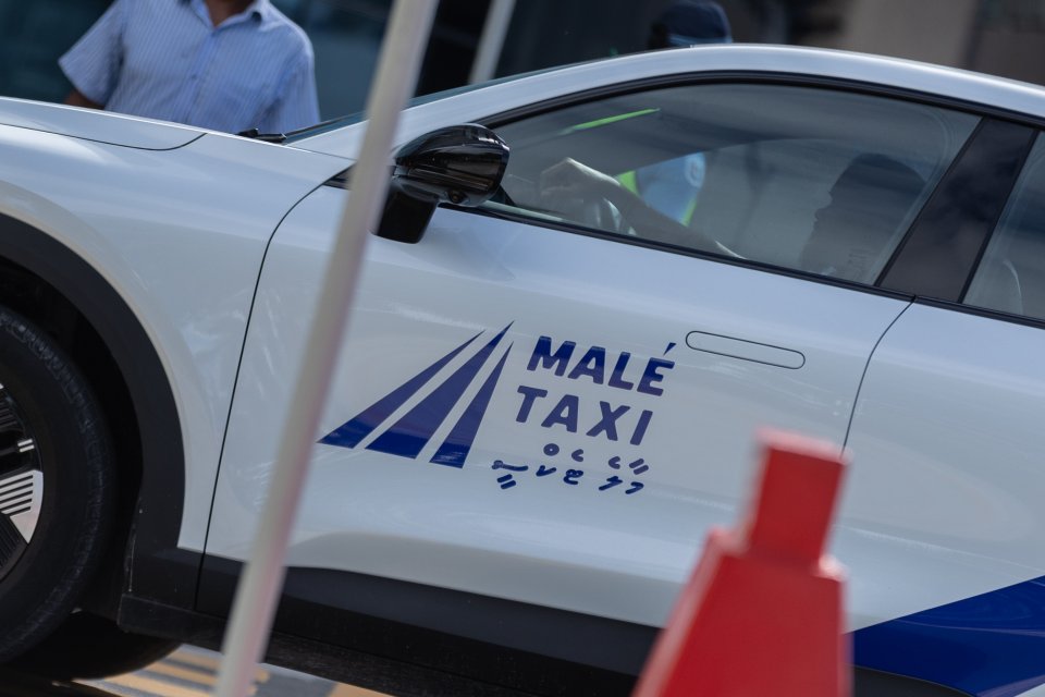 Male Taxi eh holhidhandiakah erumun driver ge licence hifahattaifi