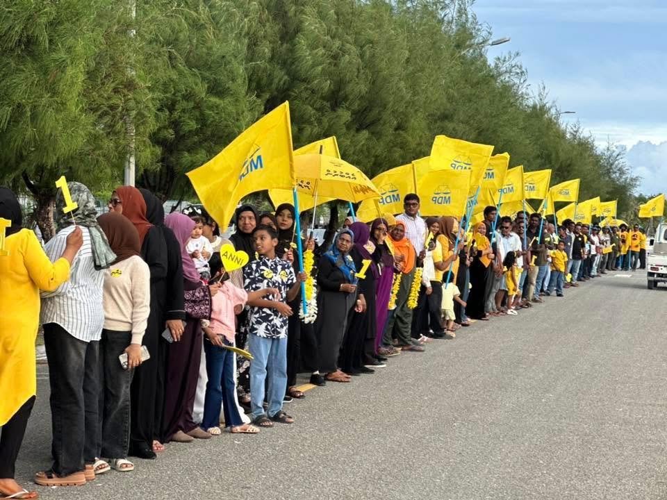 Nasheed ah maruhabaa kiyan dhiya koodoo ge 7 muvazzafaku suspend koffi