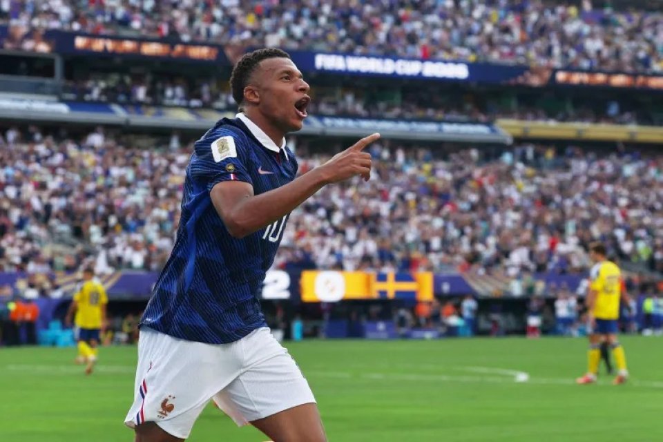 France gadha 16 ge jaaga eh hoadhi iru, 2 lan'daa eku Mbappé ah ithuru record eh