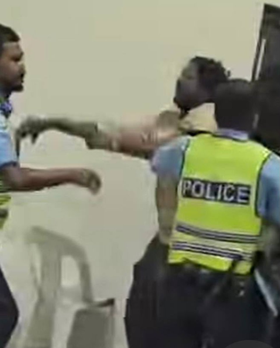 PNC ge etherey ge inthihaabu: Party ge memberun thalhaafolhaa school ge mudhalah gellun dheefi