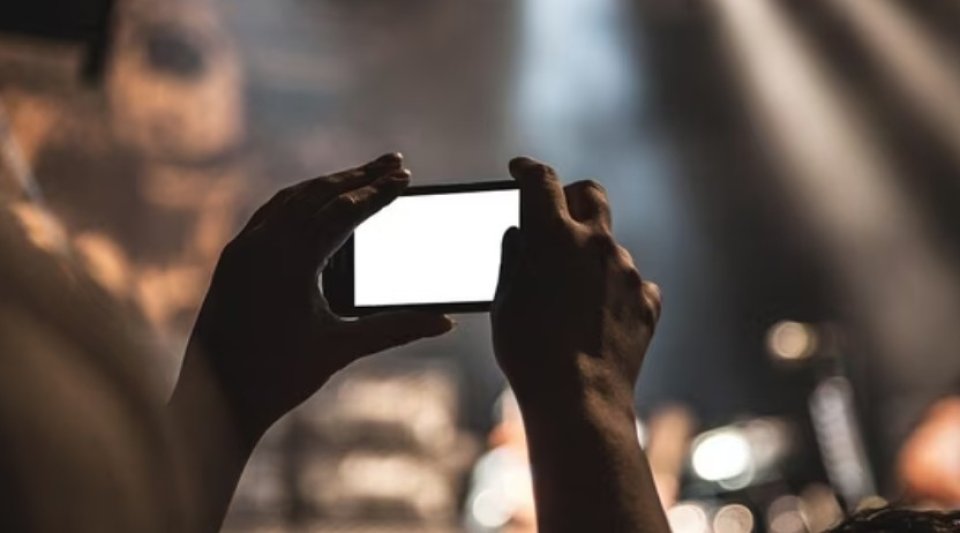 Faahaana thahtah vure thi gengulhey phone gai jaraaseemu gina!