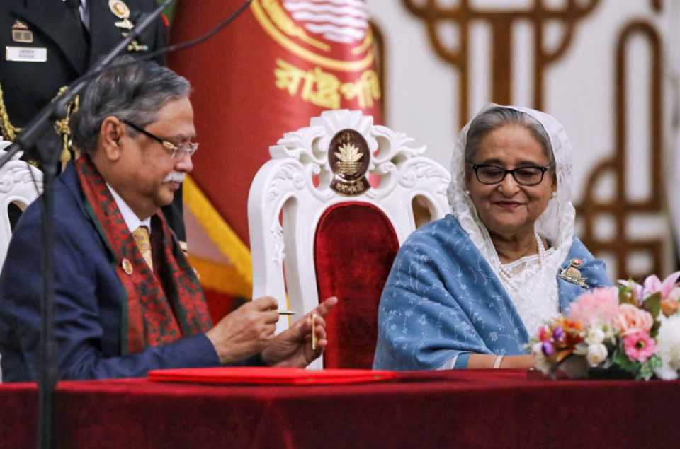Hasina enburi gaumah dhaakan iulaan kurumaaeku dhimaavi fiththunthakaaeku Bangladeshge Raees isthiufa dhenee