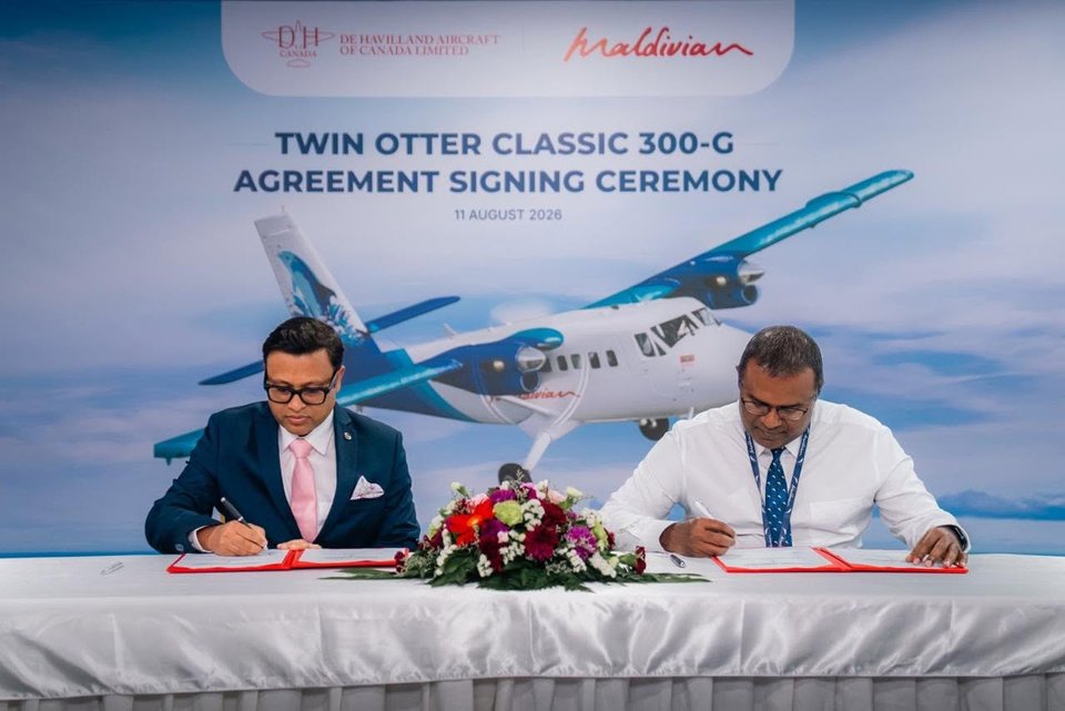 Maldivian in twin otter ge 2 boat gannanee