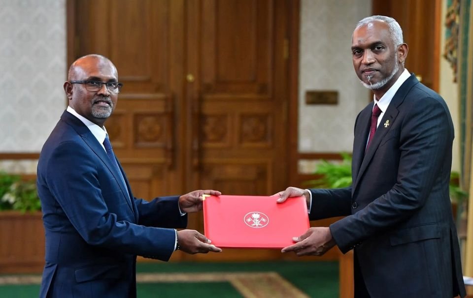 Raees ge tourism advisor ge maagaamun Khaleel isthiufaa dhevvaifi