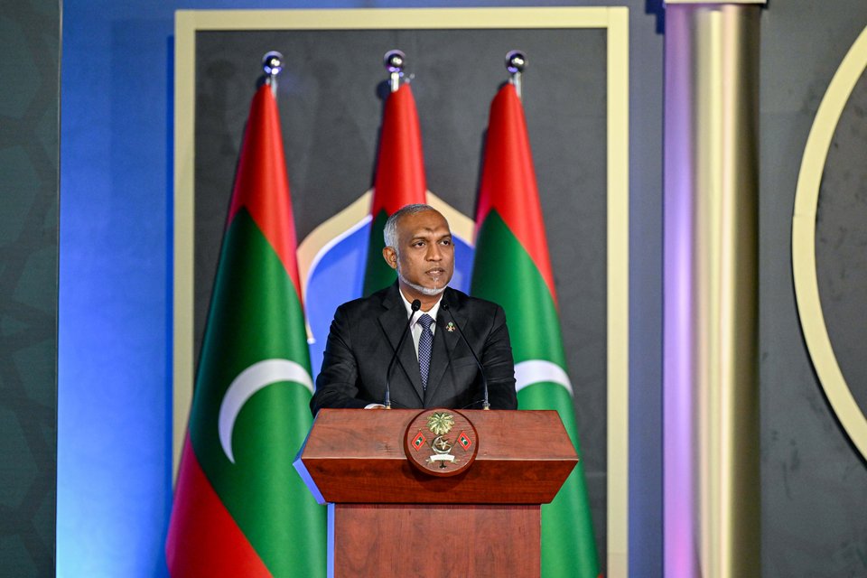 Aa kunfunyaa eku dheenee maidhaanah aa dhirumeh genesdheyne: Raees
