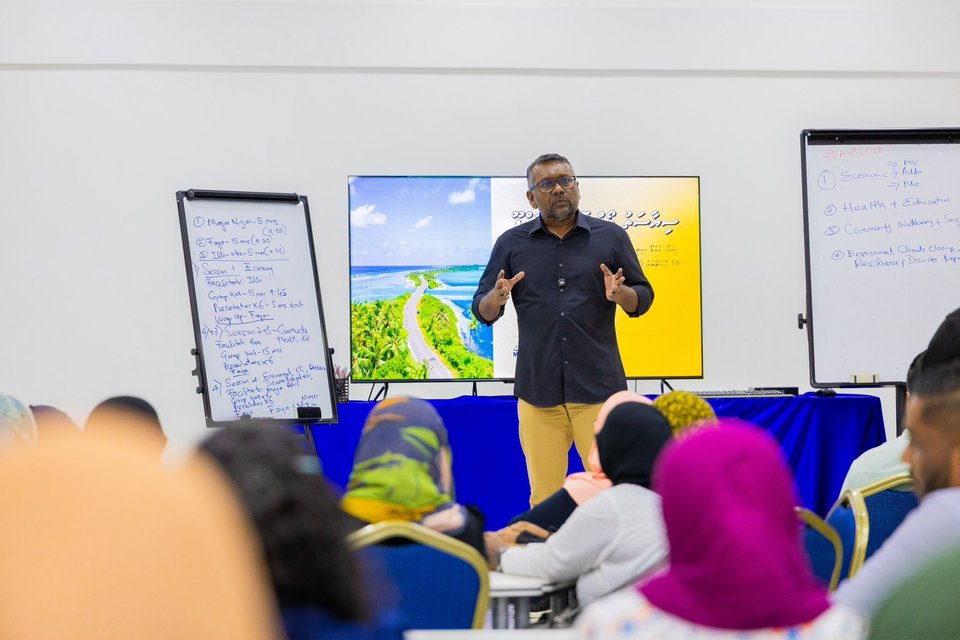 Alhugandu ge mega project akee bridge eh noon, 10,000 viyafaariverin ufehdhun: Fayyaz