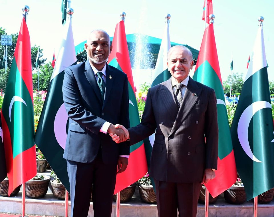 Raajje aai pakistan in 200 million dollar ge viyafaaree ge muaamalaaiy hinganee