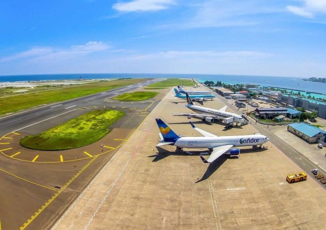 Airport ge baeh sarahahdhu thah bandhu kuranee 