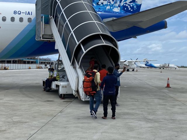 Maldivian in 50 dhathuru koh, 9,633 meehun bangladesh ah ufulaifi