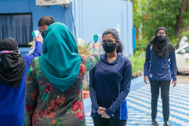 Gina dhuvas thakakah fahu, hurihaa grade ehge dharivarun school ah