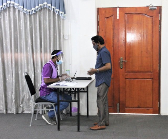 Vote laan andhaazaa kurevey vaguthu dhenegathumah "Dummy Inthikhaabeh" 