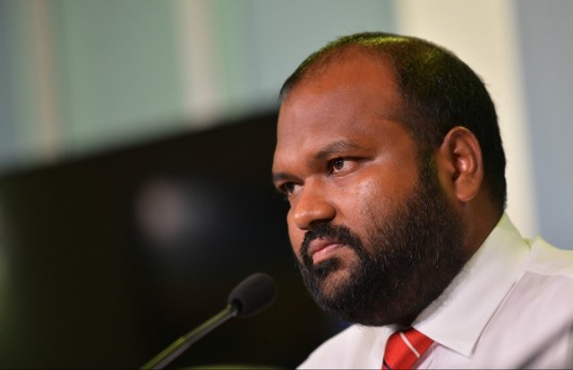 Kureege minister Ali Waheed UK gai hayyaru koffi